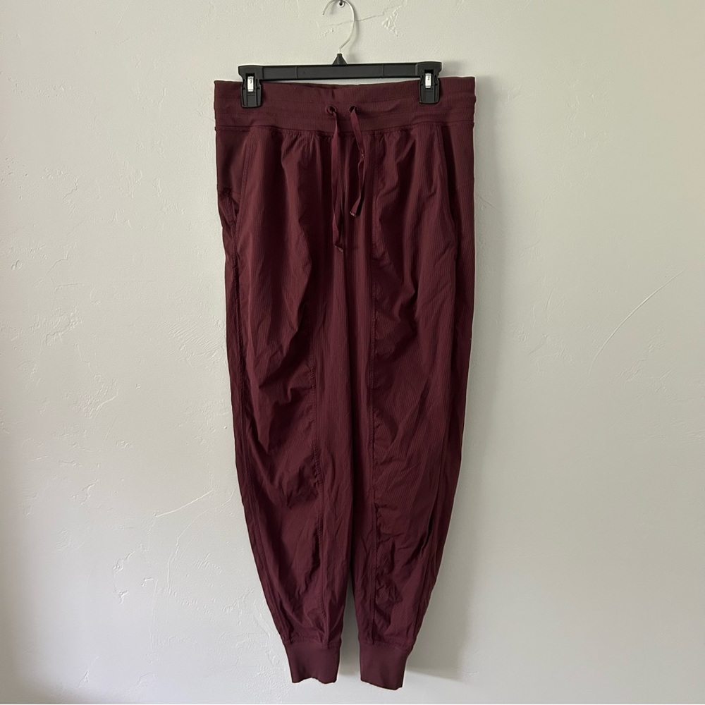 Lululemon Dance Studio Joggers in Cassis Burgundy Size 8